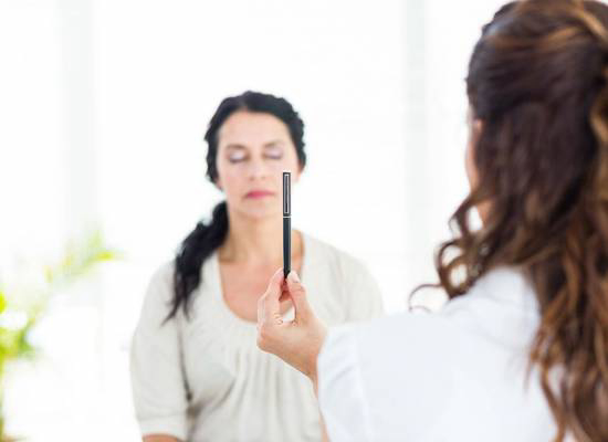Séance EMDR pour soigner un traumatisme psychique avec Claire Dahan Psychothérapeute
